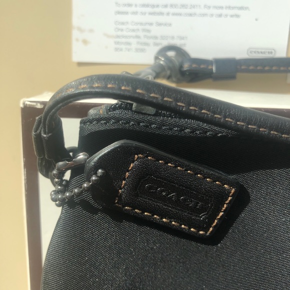 NWOT COACH fabric wristlet. Black. Zipper strap purse cell phone holder - Picture 4 of 11